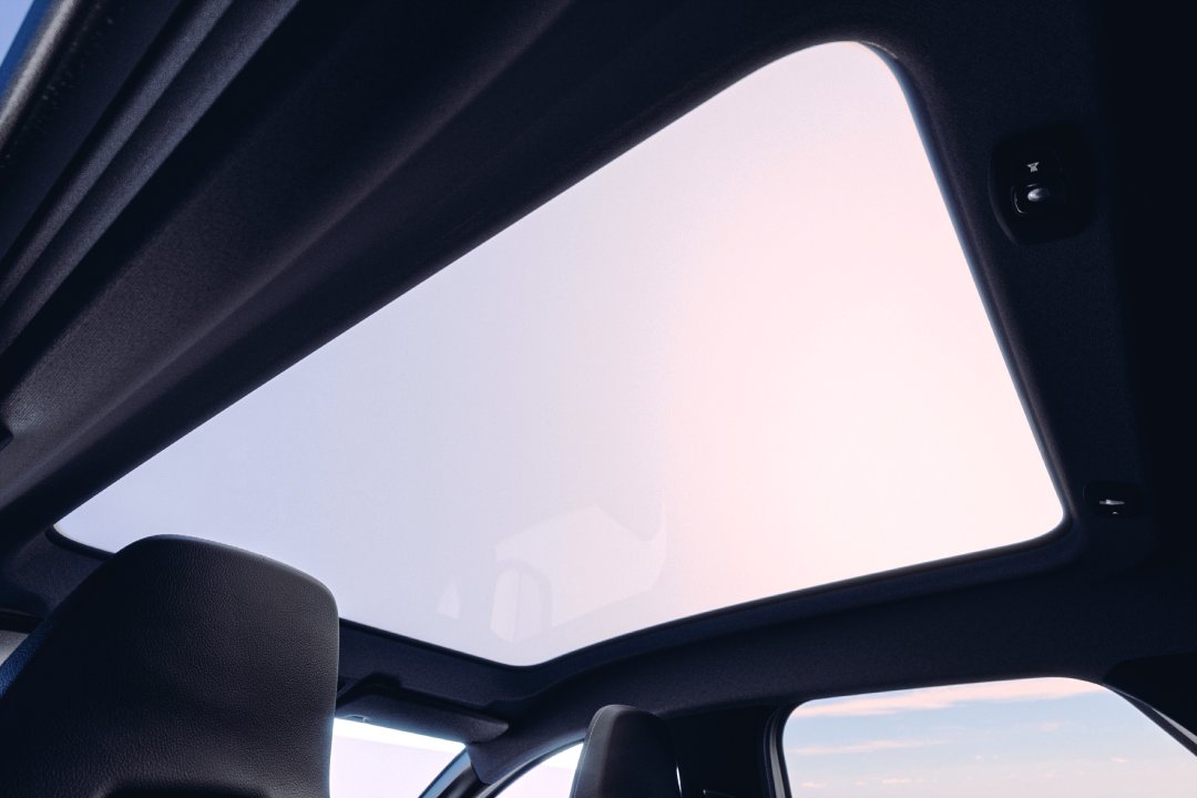 Nové Mitsubishi Grandis - elektrochromatická prosklená střecha